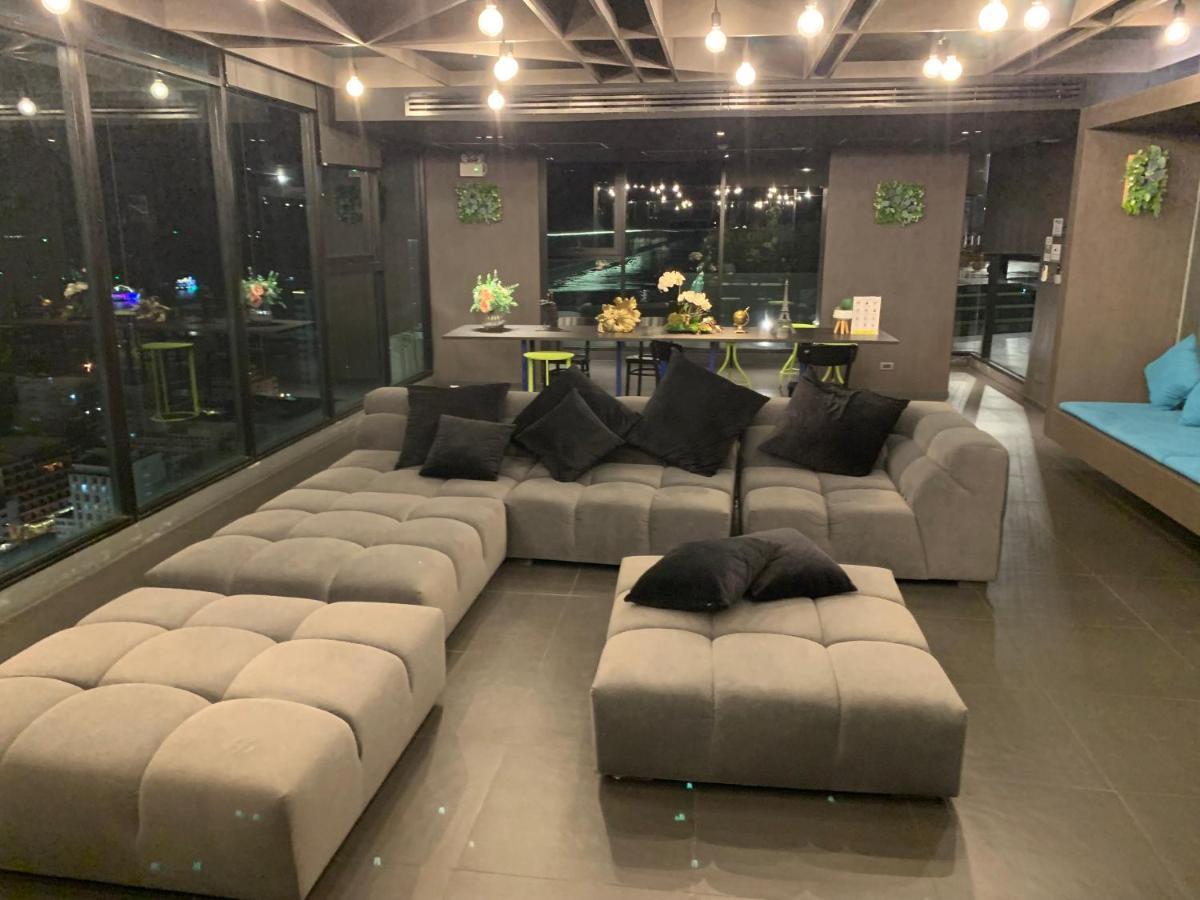 Base Aparthotel *